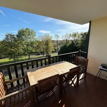 Calme Proche De La Avec Parking Apartamento