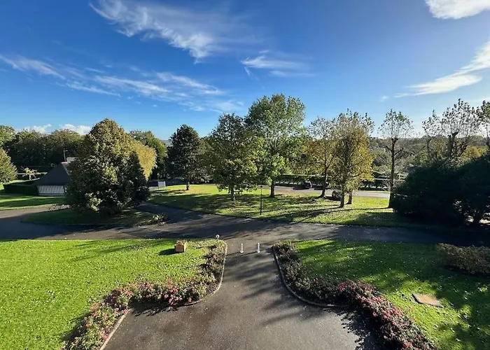 Calme Proche De La Avec Parking 아파트