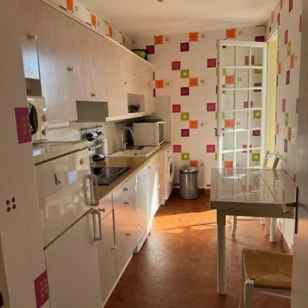 Calme Proche De La Avec Parking アパート