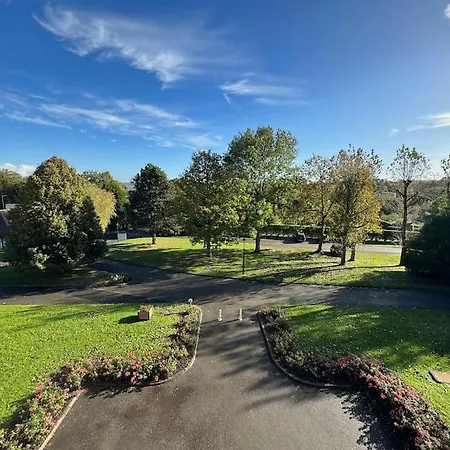 Calme Proche De La Avec Parking アパート