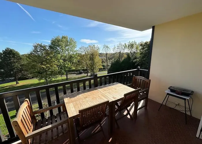 Calme Proche De La Avec Parking Апартаменты