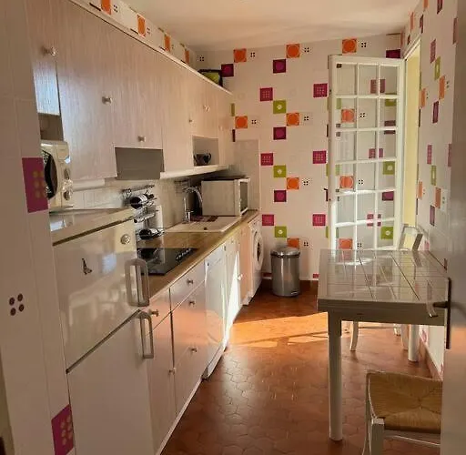 Calme Proche De La Avec Parking Apartment