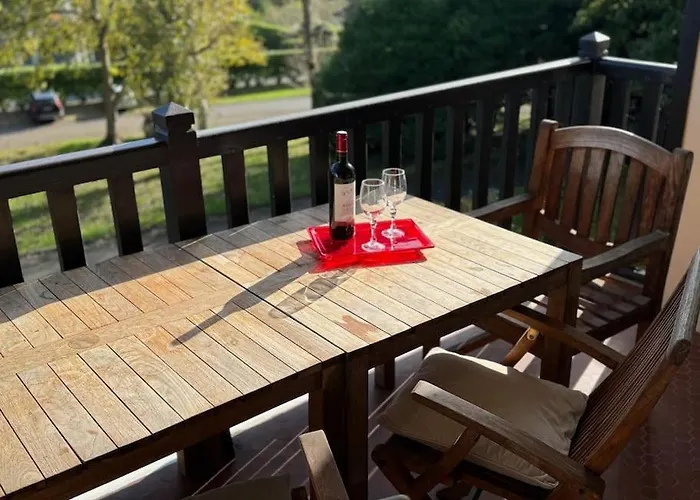 Calme Proche De La Avec Parking Apartment