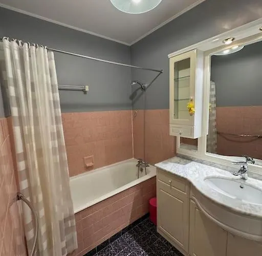 Apartment Calme Proche De La Avec Parking *