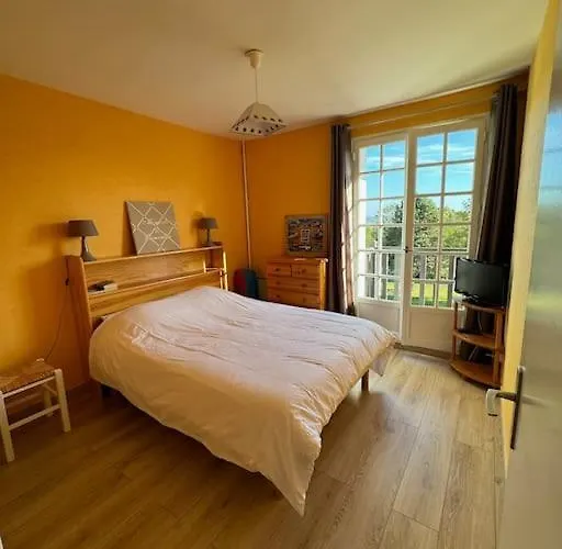 Calme Proche De La Avec Parking Апартаменты